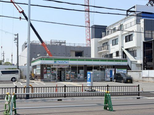 近くのファミリーマート豊中大黒町店まで526m(徒歩7分)