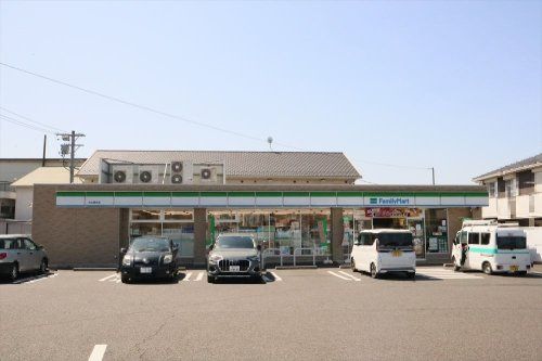 近くのファミリーマート 犬山清水店まで702m(徒歩9分)