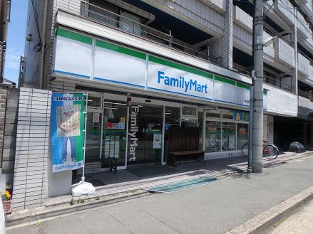 近くのファミリーマート 長者亀屋町店まで328m(徒歩5分)