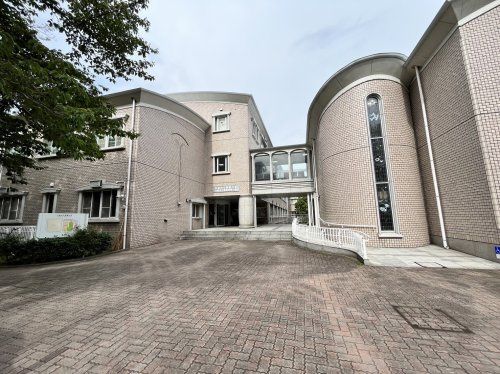 近くの川崎市立看護大学まで885m(徒歩12分)