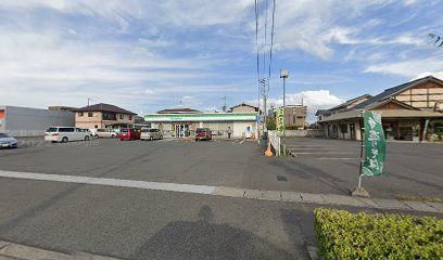 近くのファミリーマート レインボー通り店まで757m(徒歩10分)