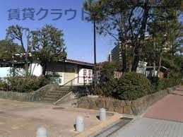 近くの幸町公園水泳プールまで581m(徒歩8分)