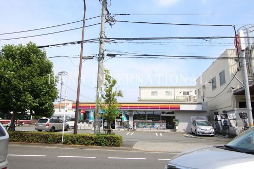 近くのサークルK調布深大寺南店まで742m(徒歩10分)