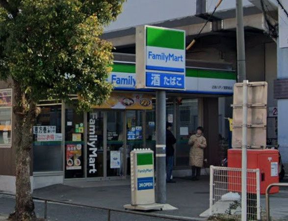 近くのファミリーマート 近鉄八戸ノ里駅前店まで899m(徒歩12分)
