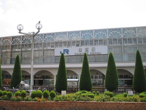 近くの住道駅まで300m(徒歩4分)
