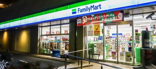 近くのファミリーマート 本庄西二丁目店まで318m(徒歩4分)
