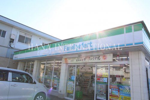 近くのファミリーマート南越谷駅北通店まで891m（徒歩12分）