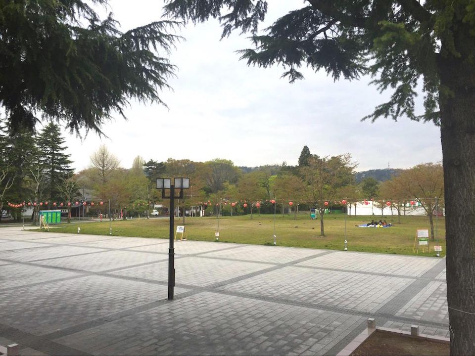 近くの西公園まで602m（徒歩8分）