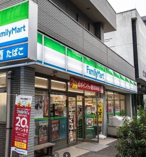近くのファミリーマート 杉並下高井戸四丁目店まで622m(徒歩8分)