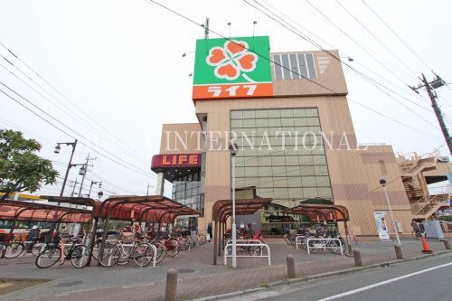 近くのライフコーポレーション 竹の塚店まで800m(徒歩10分)