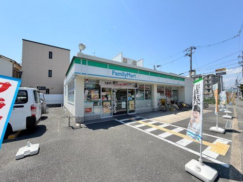 近くのファミリーマート豊中浜店まで678m(徒歩9分)