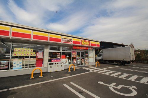 近くのデイリーヤマザキ 遠賀水巻店まで892m(徒歩12分)