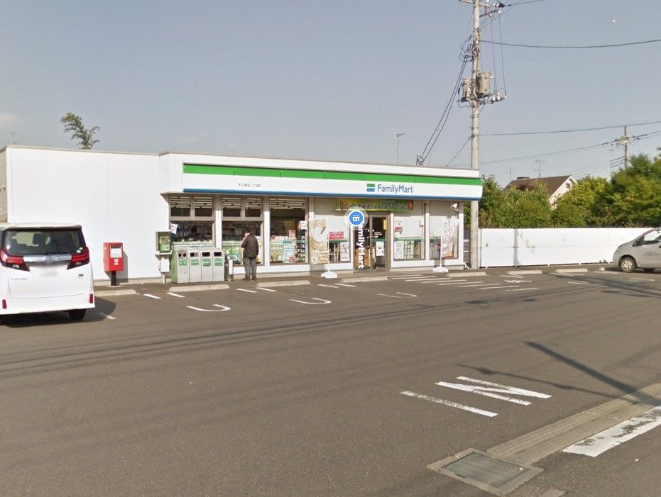 近くのファミリーマート 牛久神谷二丁目店まで967m（徒歩13分）