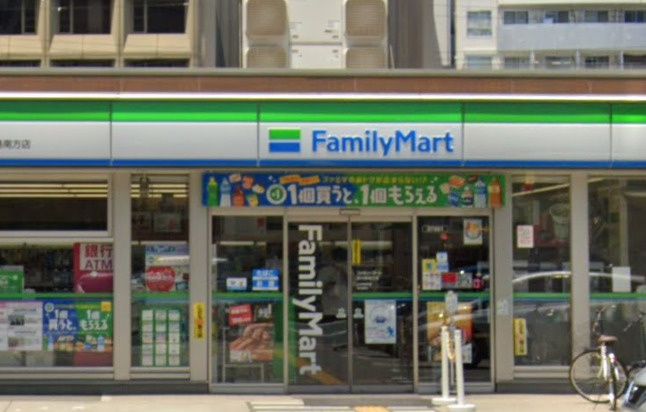 近くのファミリーマート 西中島南方店まで700m(徒歩9分)