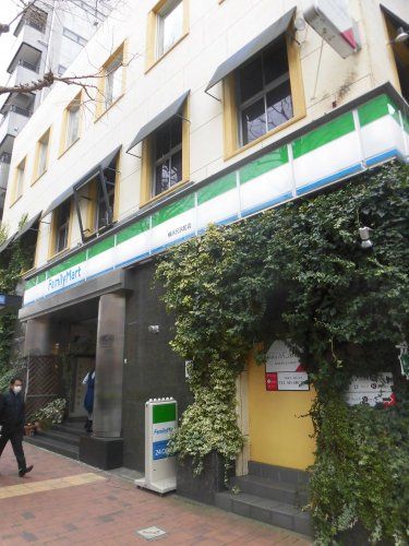 近くのファミリーマート 横浜元浜町店まで108m(徒歩2分)