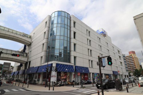 近くのさいか屋横須賀店まで792m（徒歩10分）
