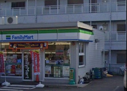 近くのファミリーマート 高槻岡本町店まで668m（徒歩9分）