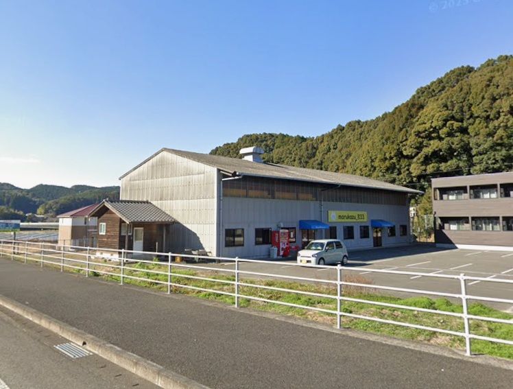 近くのマルカズ生産者市場まで1,569m（徒歩20分）