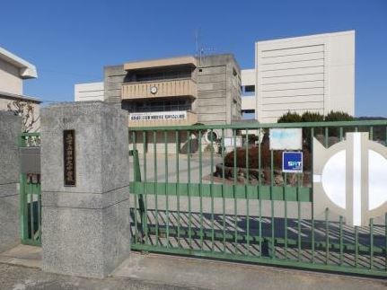 近くの呉市立昭和北中学校まで1,600m(徒歩20分)