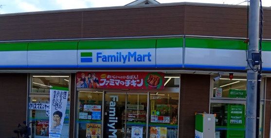 近くのファミリーマート 徳庵駅南店まで357m(徒歩5分)