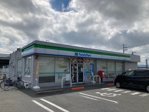 近くのファミリーマート 守山阿村町店まで853m(徒歩11分)