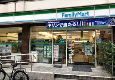 近くのファミリーマート 南堀江一丁目店まで232m(徒歩3分)