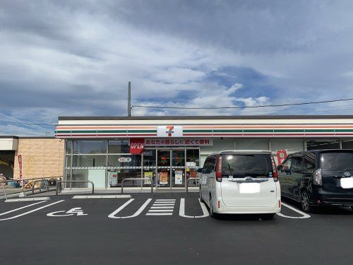 近くのセブン-イレブン美浜町布土店まで978m(徒歩13分)