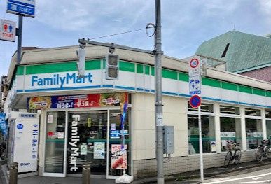 近くのファミリーマート 永福町駅南店まで80m（徒歩1分）