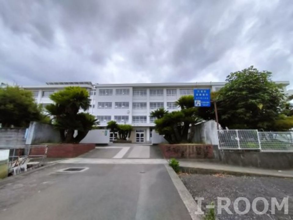 近くの松山市立石井東小学校まで407m(徒歩6分)