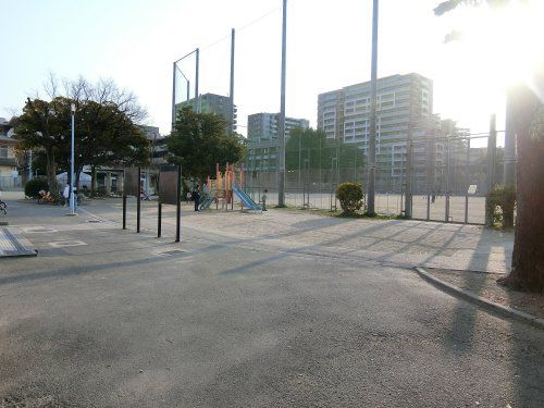 近くの鯰江公園まで519m(徒歩7分)