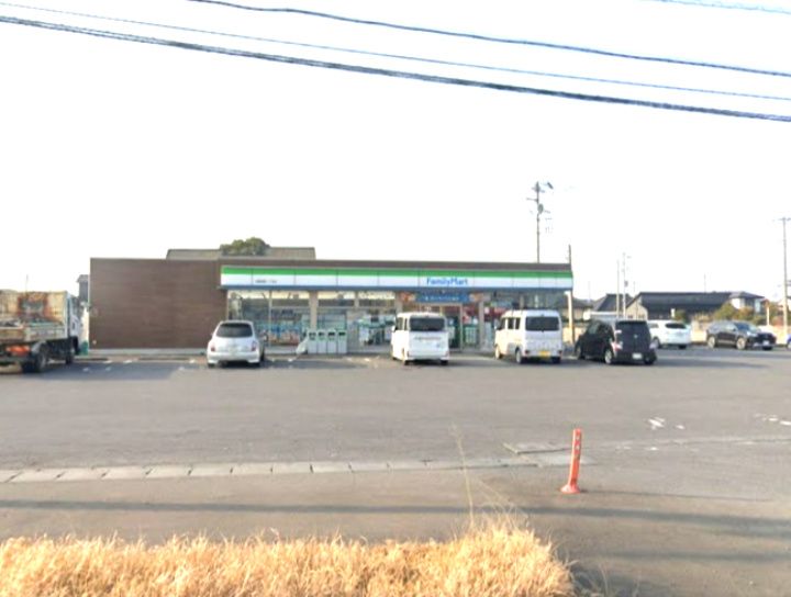 近くのファミリーマート 神栖堀割二丁目店まで414m(徒歩6分)