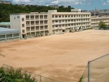 近くの神戸市立舞子中学校まで756m(徒歩10分)