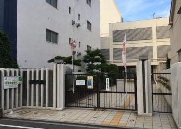 近くの大阪市立木津中学校まで118m(徒歩2分)