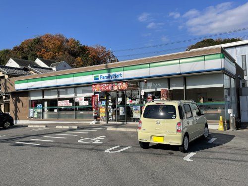 近くのファミリーマート おごと温泉店まで1,065m(徒歩14分)
