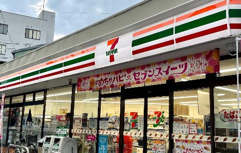 近くのセブンイレブン 東大阪川中店まで452m（徒歩6分）