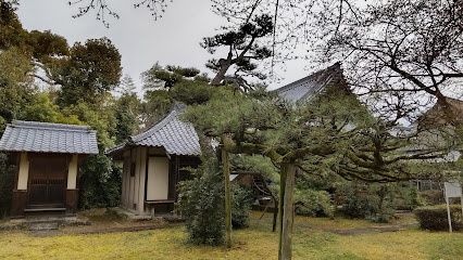 近くの恵光寺まで617m（徒歩8分）