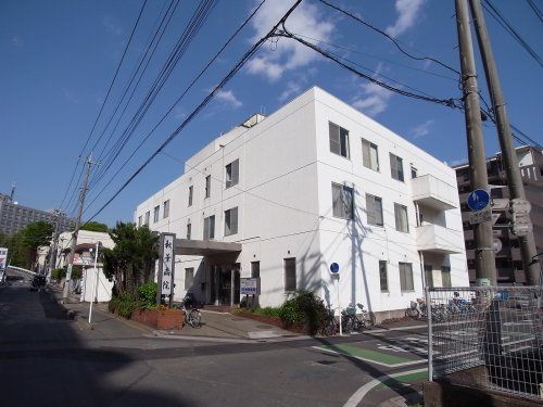 近くの秋葉病院まで564m（徒歩8分）