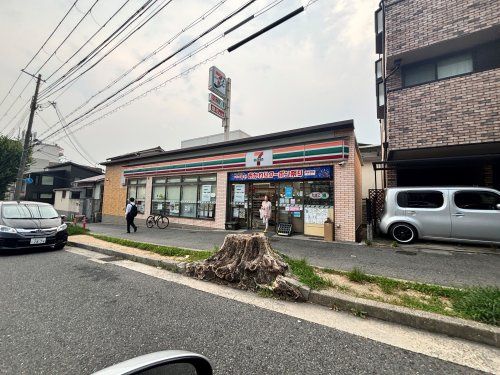 近くのセブンイレブン 神戸六甲口店まで715m(徒歩9分)