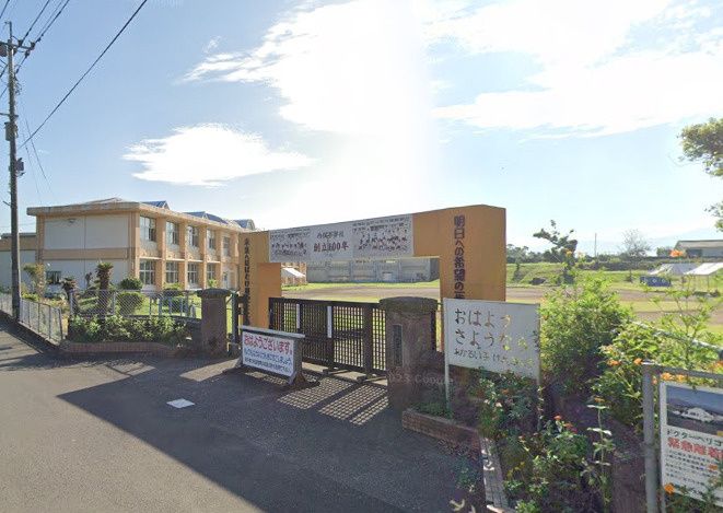 近くの鹿屋市立西俣小学校まで2,308m（徒歩29分）