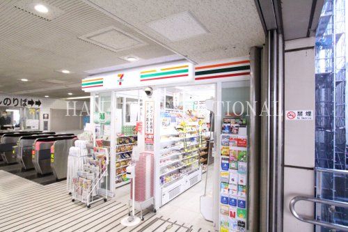 近くのセブンイレブンまで1,013m（徒歩13分）