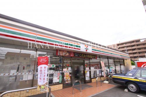 近くのセブンイレブンまで275m(徒歩4分)