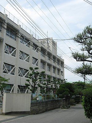 近くの寝屋川市立 木屋小学校まで823m(徒歩11分)