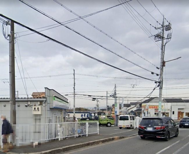近くのファミリーマート 交野星田店まで233m(徒歩3分)
