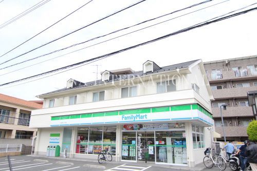 近くのファミリーマート浦安堀江三丁目店まで301m(徒歩4分)