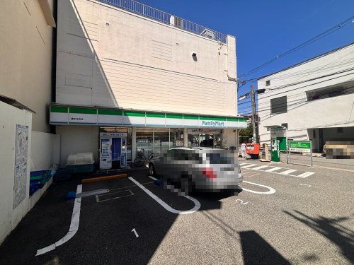 近くのファミリーマート 豊中本町店まで104m(徒歩2分)
