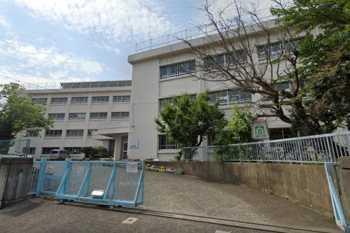 近くの逗子市立沼間小学校まで31m(徒歩1分)