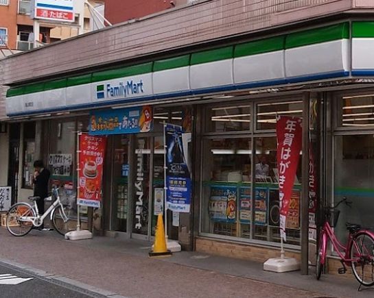 近くのファミリーマート 岡山柳町店まで357m（徒歩5分）