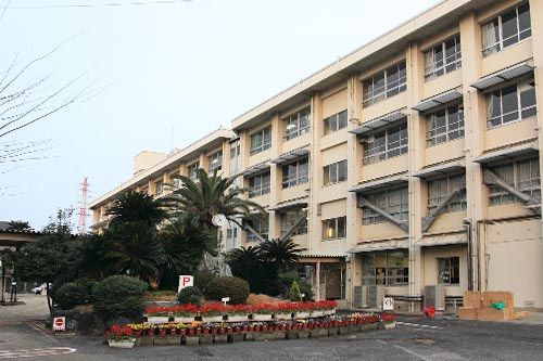 近くの味生小学校まで1,299m(徒歩17分)