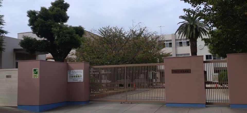 近くの大阪市立菫中学校まで729m(徒歩10分)