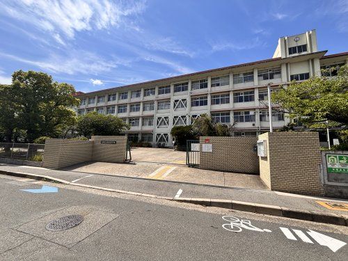 近くの大阪府立桜塚高等学校まで270m(徒歩4分)